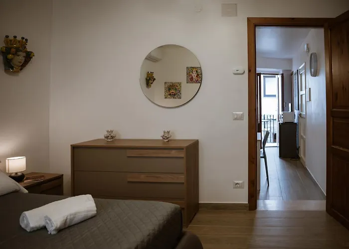 Cortilia House צ'פאלו